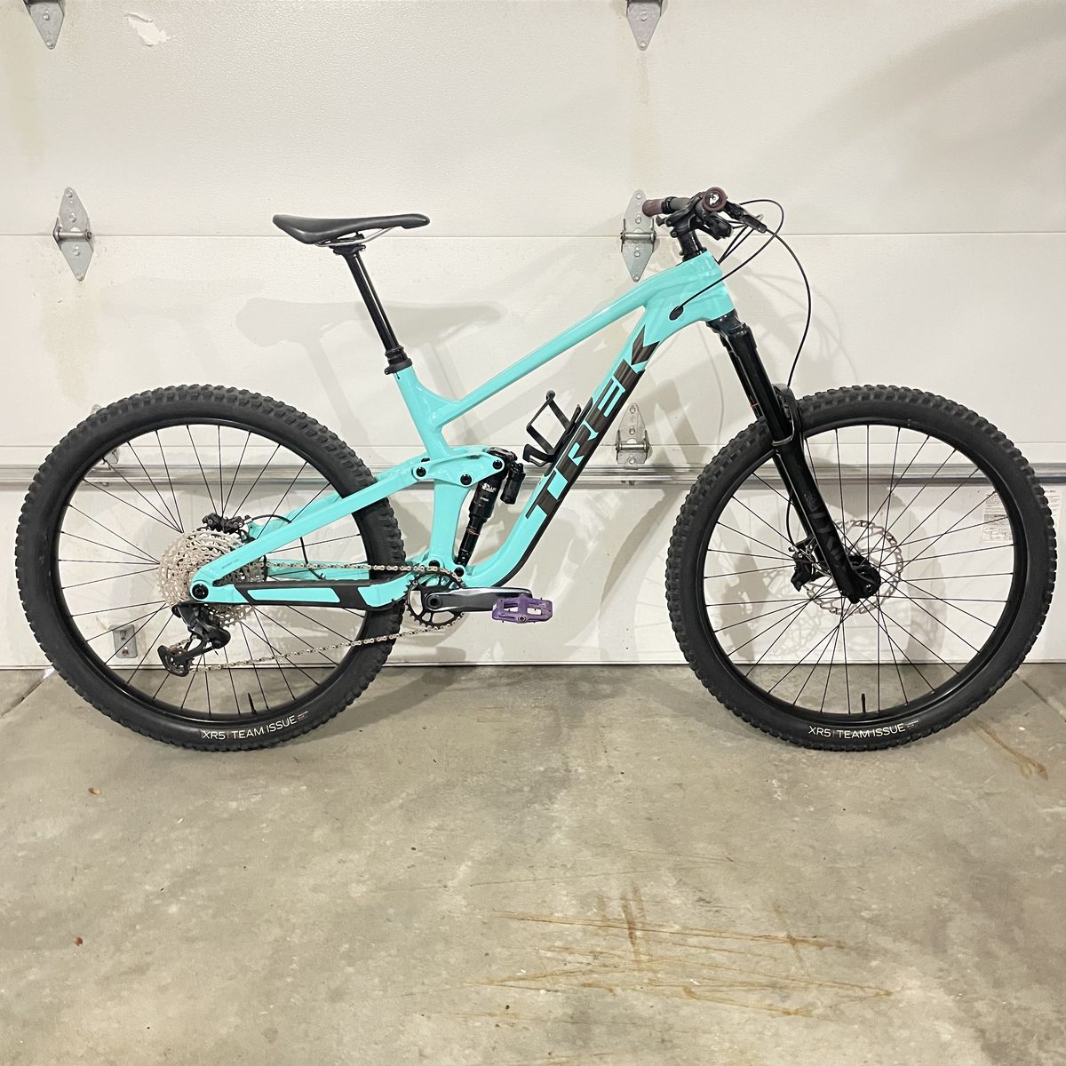 2022 Trek Slash 8 Large Mountain Bike