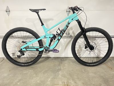 2022 Trek Slash 8 Large Mountain Bike