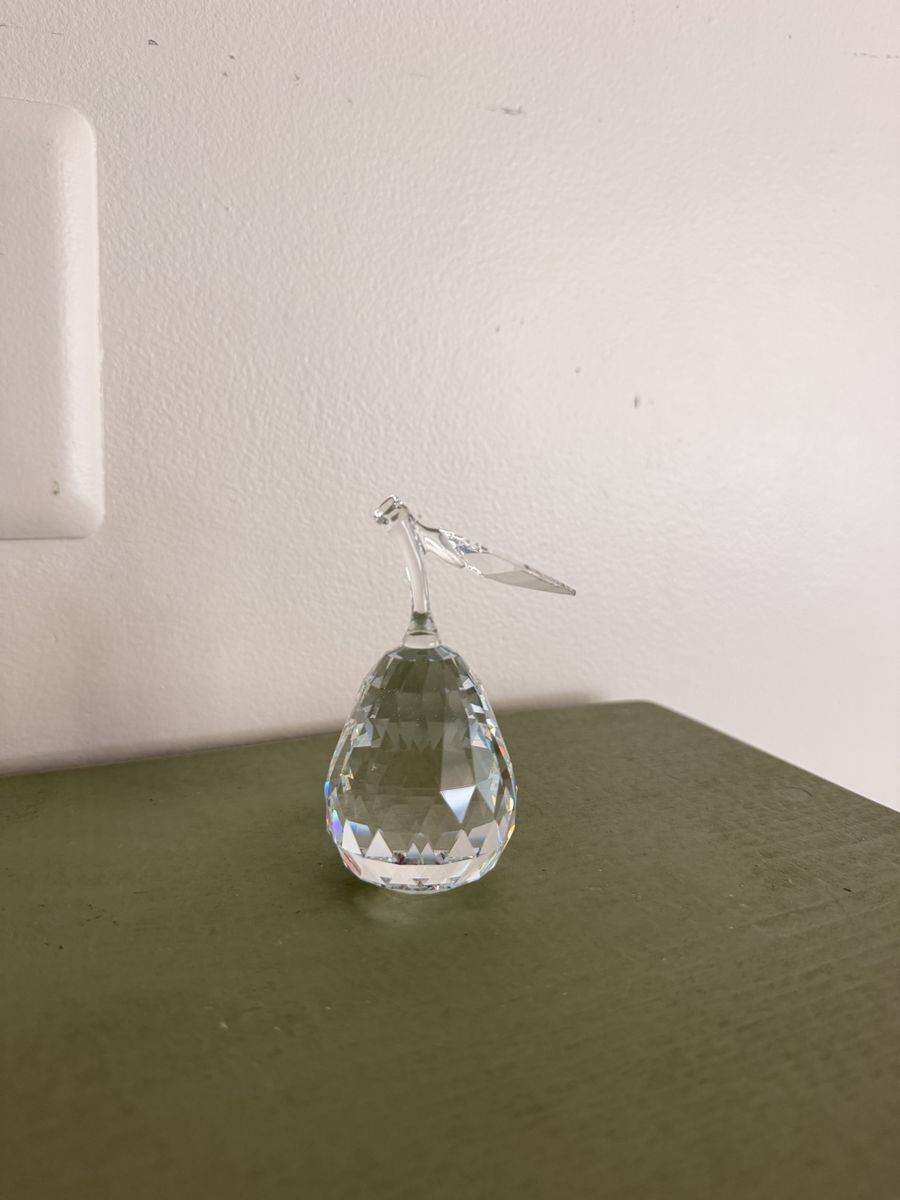 Clear Faceted Crystal Pear Figurine with Leaf Ornament