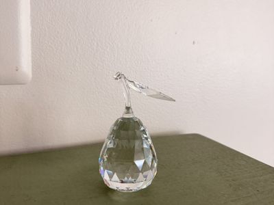 Clear Faceted Crystal Pear Figurine with Leaf Ornament
