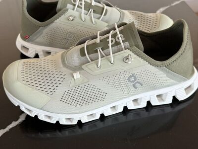 Mens On Cloud CloudCoast 5's - Sz 10 - LIKE NEW