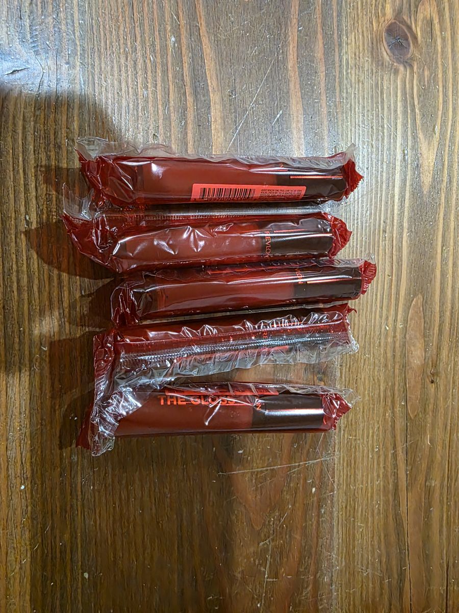 10 - Revlon Super Lustrous Lip Gloss, Non-Sticky, Hydrating, High Shine Finish, 270 Indulge In It, 0.13 oz