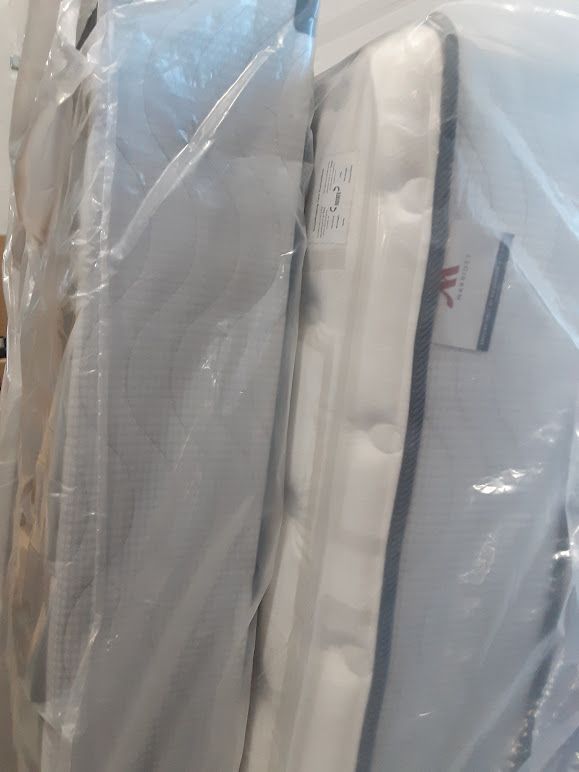 Brand New Marriott King Size Innerspring Mattress and Box Springs