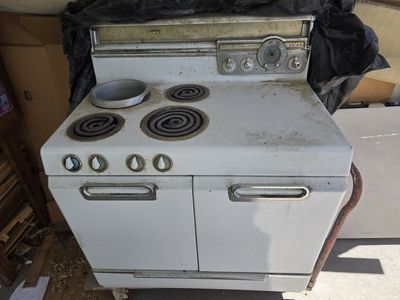 Vintage Frigidaire RO-60 Electric Range Stove Oven Made in USA non working.