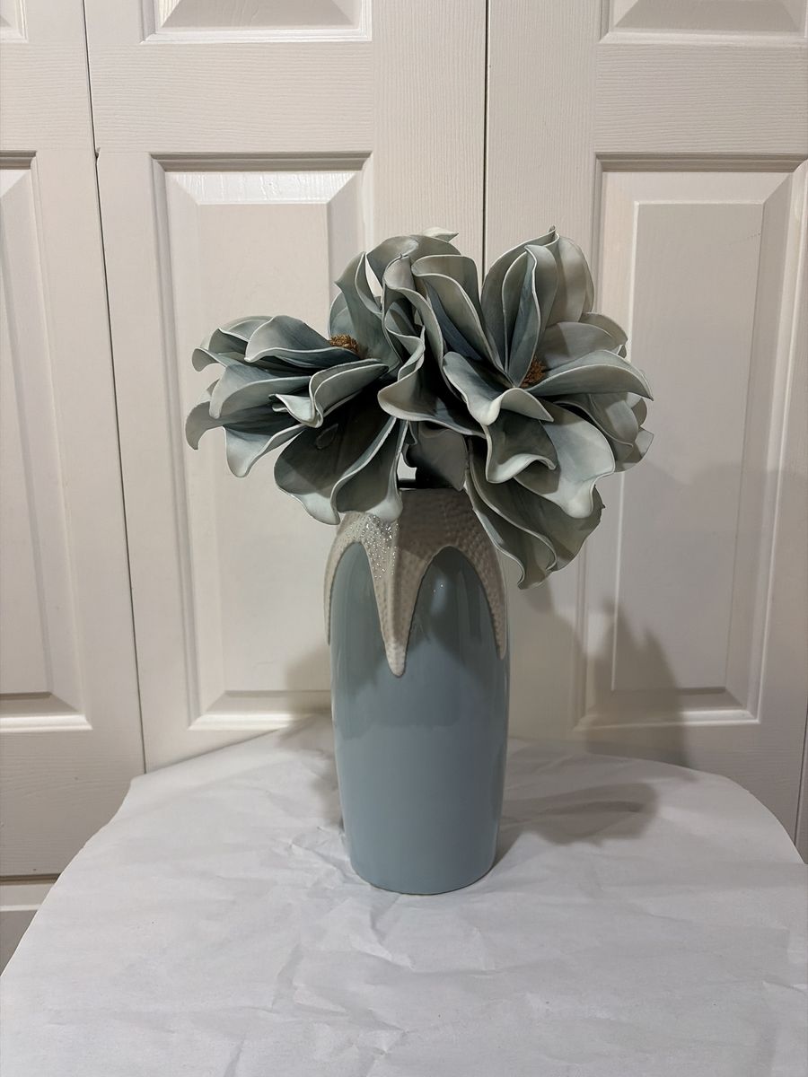 Georgous High End Vase W/ High End Flowers