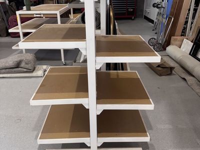 Metal shelving unit