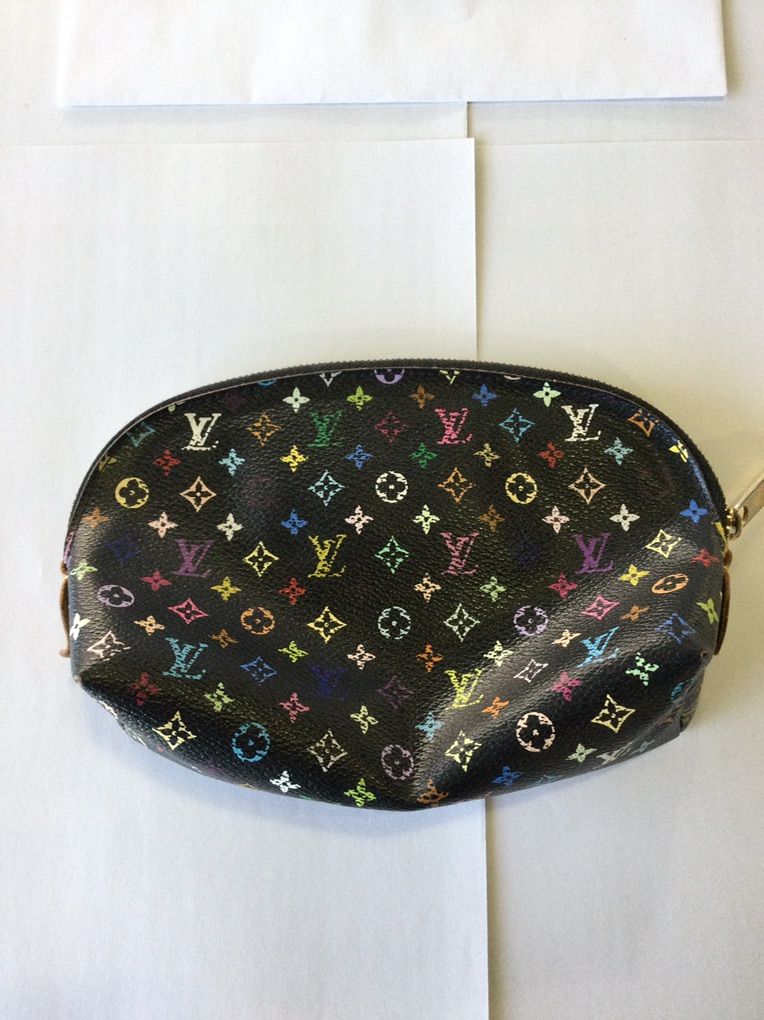 Louis Vuitton Pouch     #E75012670