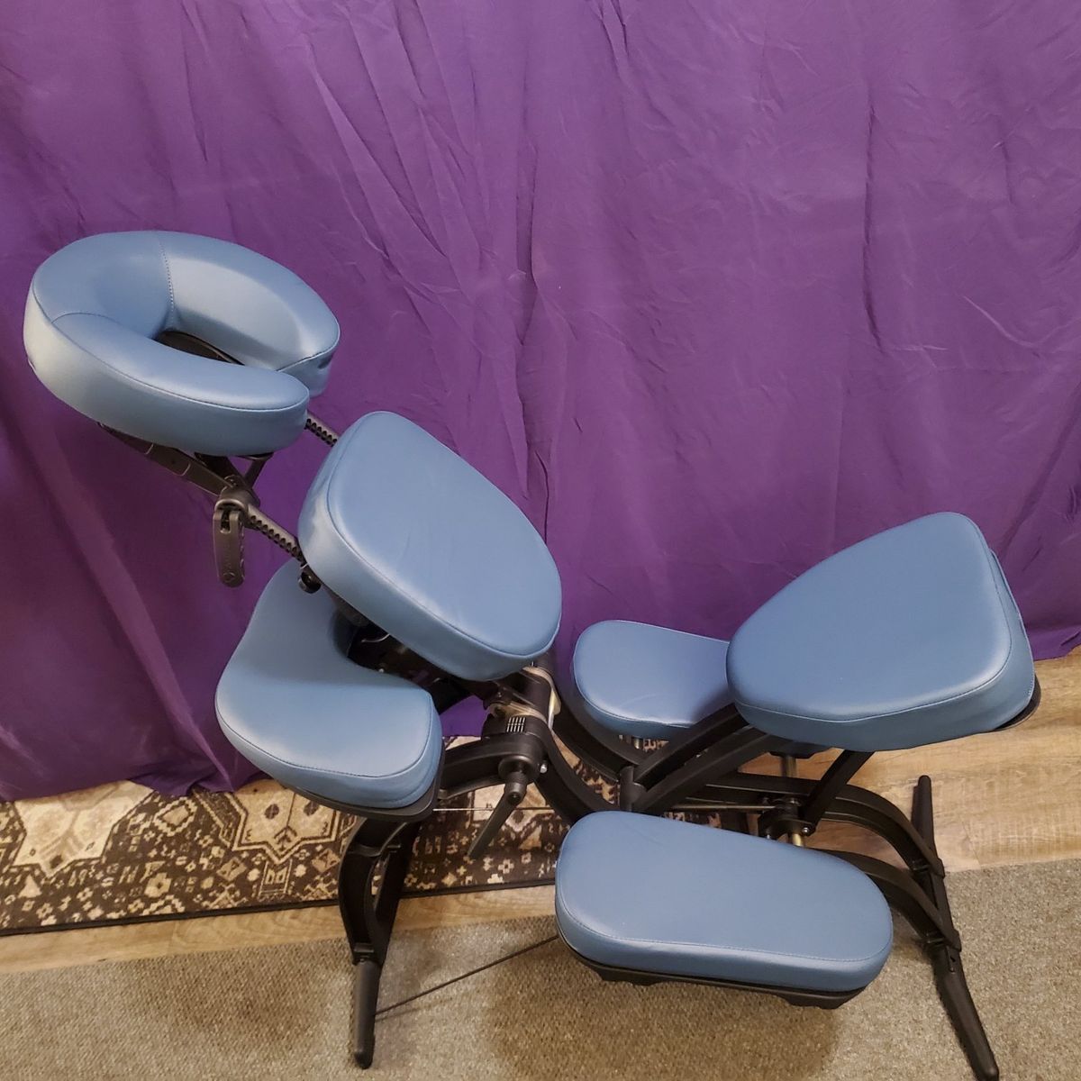 Earthlite Spirit Table, Avila II Chair, Accessorie