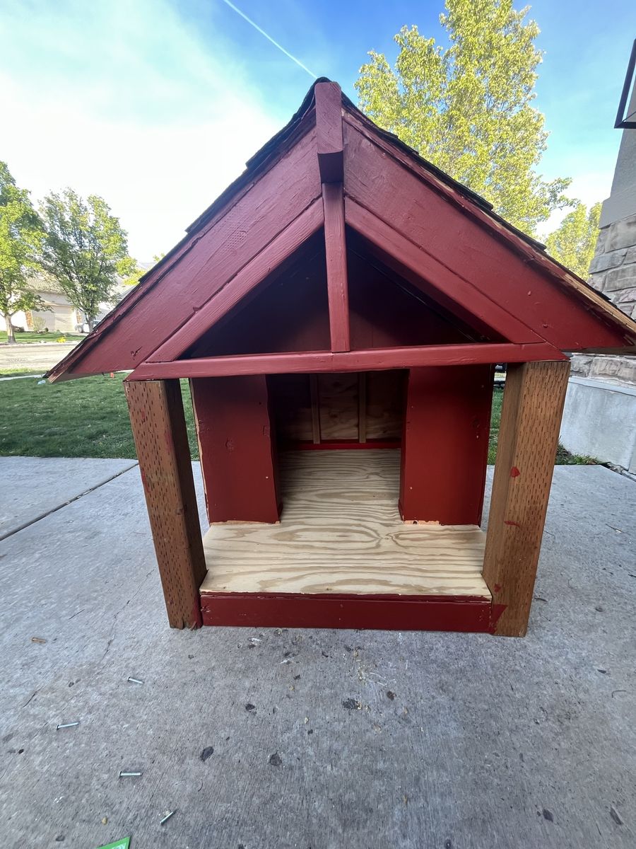 Dog house for sale