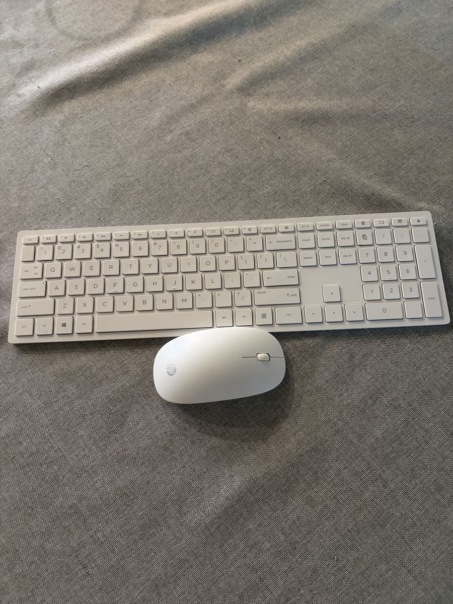 Wireless keyboard and a wireless mouse HP