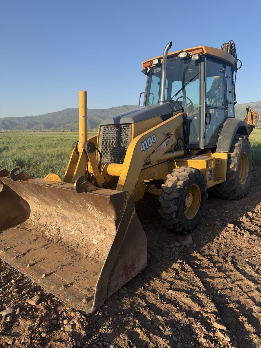 John Deere 410G Backhoe Loader - Heavy Duty Construction Equipment Extendahoe