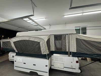 Clean Colemam Niagara Elite loaded Sleeps 8