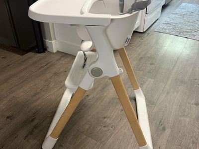 Munchkin Float high chair.