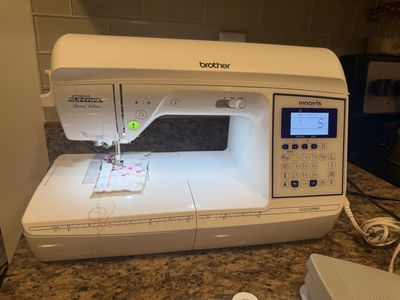 Brother Innov-is NQ550PRW Project Runway Limited Edition Computerized Sewing Machine