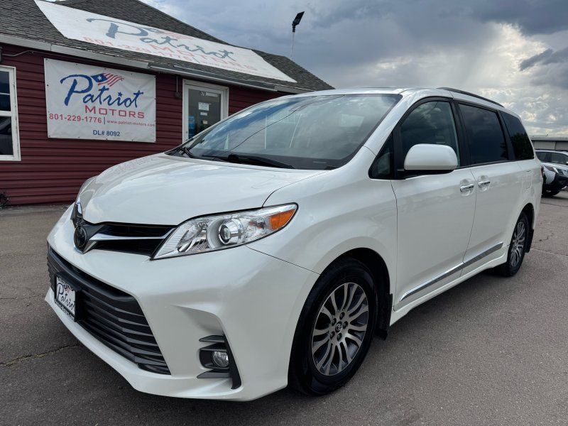 2020 Toyota Sienna XLE 8-Passenger