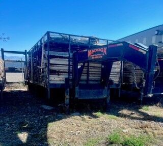 Filler goose neck trailer