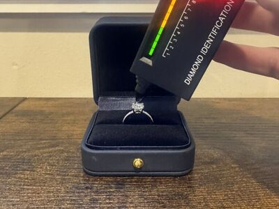 VVS1 Moissanite Engagment Ring