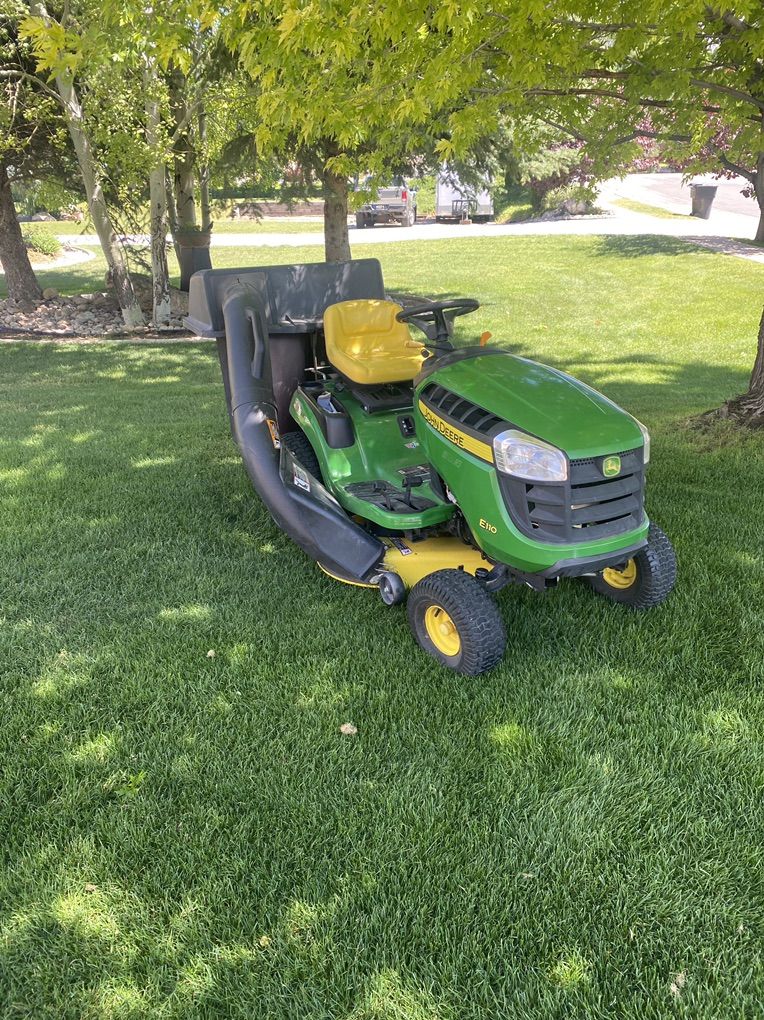 John Deere Rider