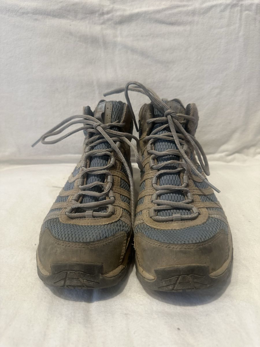 Columbia women’s size 8.5 techlite blue/beige Wtrprf hiking boots