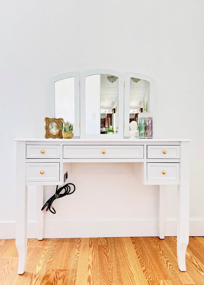 Modern Inspired 5 Drawer White Makeup Vanity Desk | Modern Vanity Desk | Makeup Vanity Desk