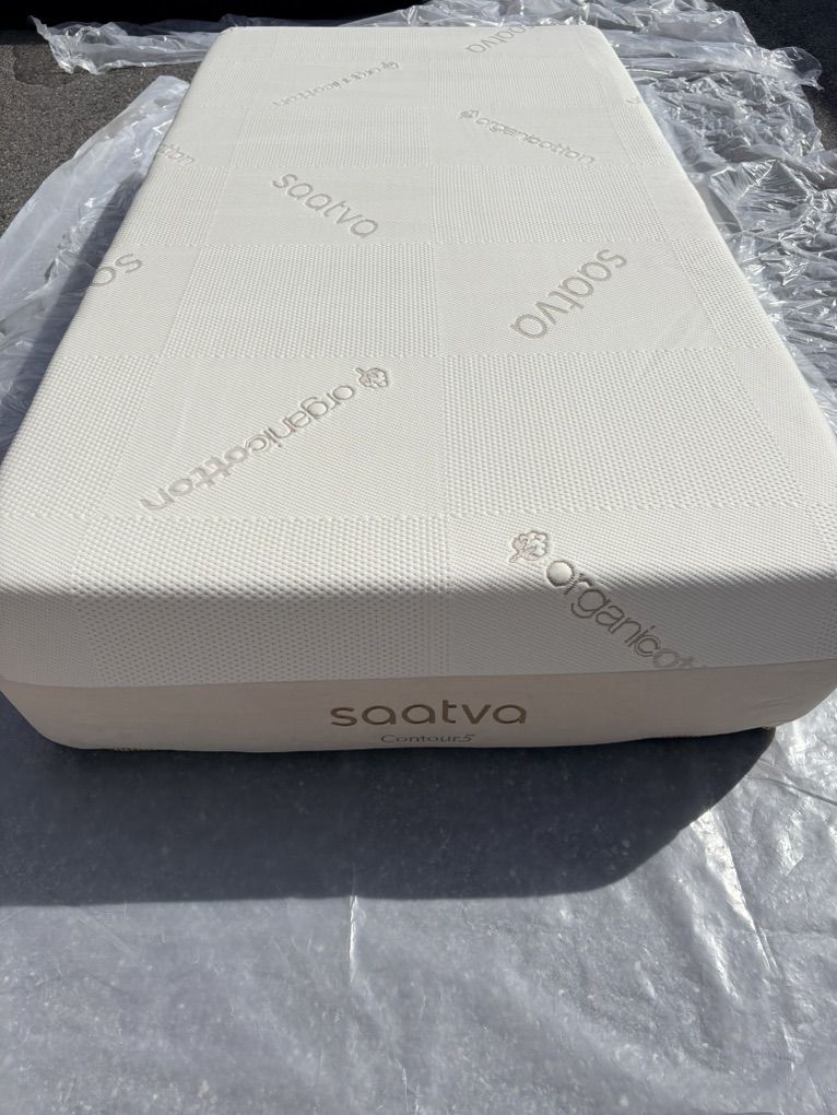 Saatva Twin Mattress, Contour5