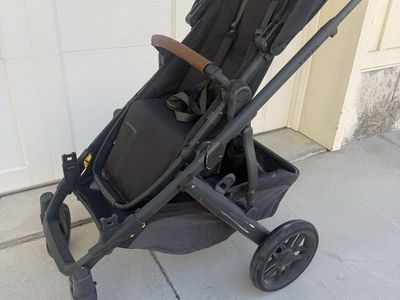 UPPABaby VISTA V2 Stroller - Black with Leather Accents, Reversible Seat, Large Storage