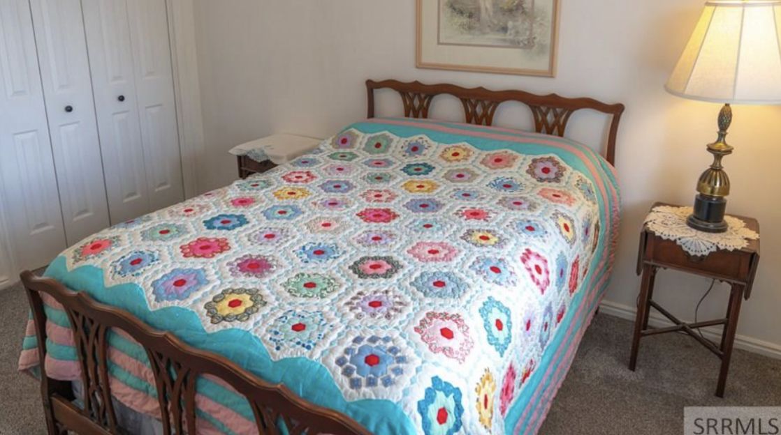 Dresser, headboard/footboard/rails and tables