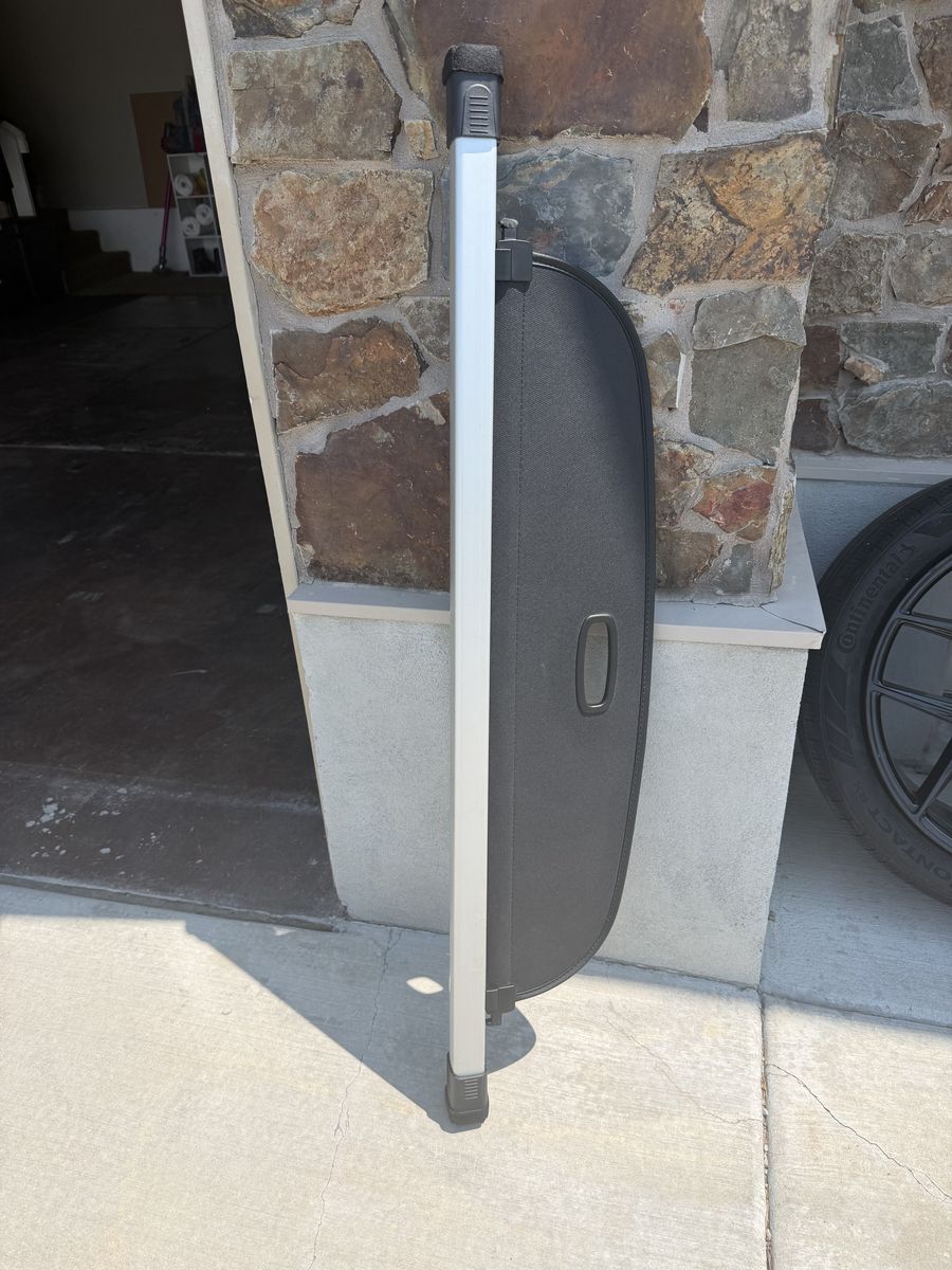 Retractable Rear Cargo screen 2023 KIA EV6