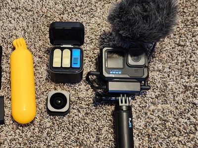 Gopro Hero 11 Black w/ accessories