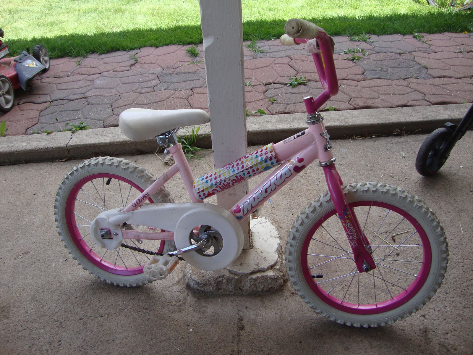 Pink Girl's Magna Sweetheart 16" Bicycle - Good Tires