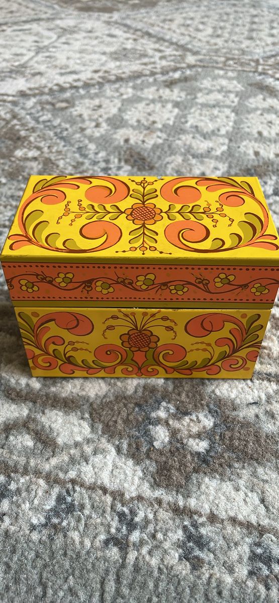 Vintage Avon Recipe Treasures Recipe Box and 5 Orange Scented Soaps