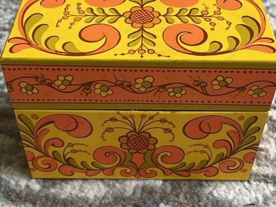 Vintage Avon Recipe Treasures Recipe Box and 5 Orange Scented Soaps