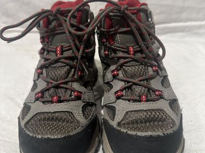 Merrell Youth Size 2 Grey wtrprf Mid Hiking Boots