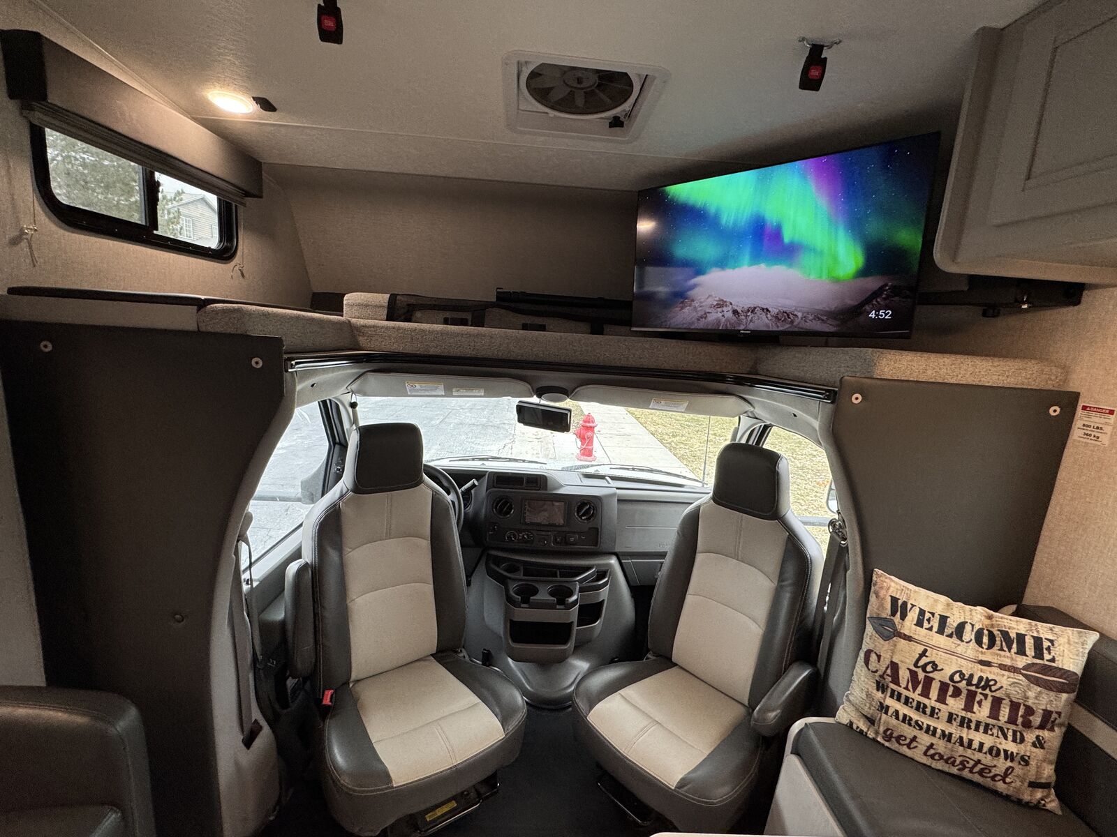 Coachmen 26DS Motorhome- fully stocked- RV for rent