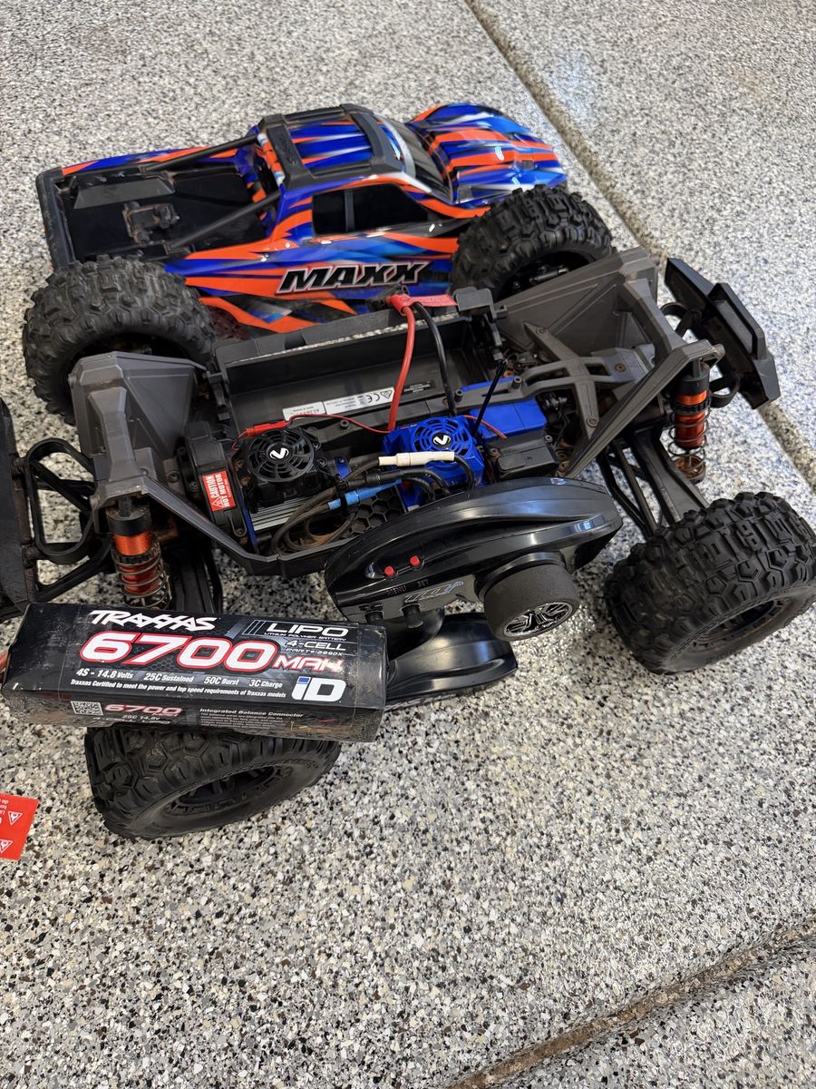 Traxxas Maxx V2 WideMaxx 4S — Like New, Barely Use