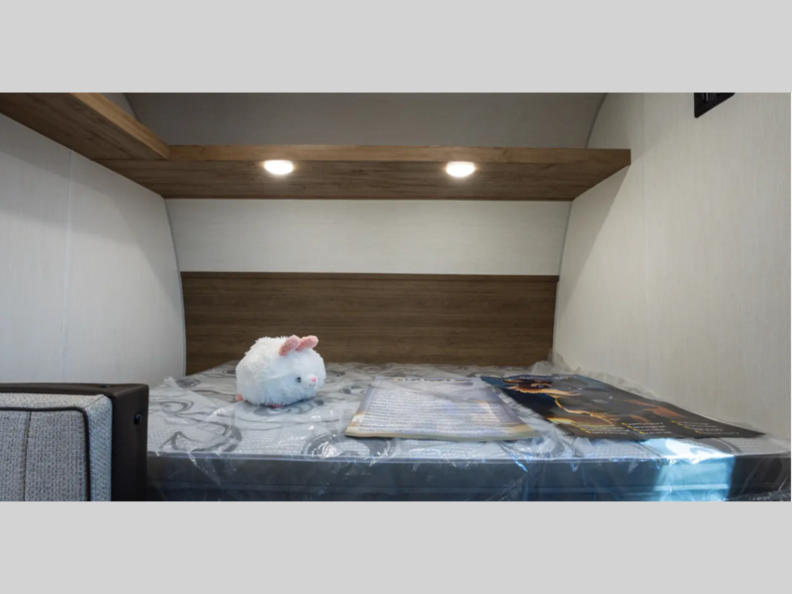 Main image 6