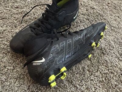 Almost New soccer Cleats Size 7.5