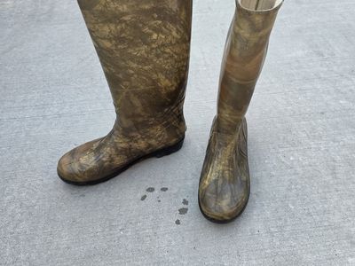 Stearns Waterproof Camo Boots - size 11