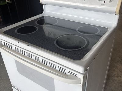 Clean Hotpoint Electric Stove/Oven – Glass Top – W