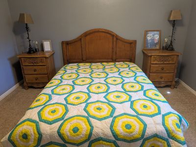 Gorgeous Vintage hand stitched quilt