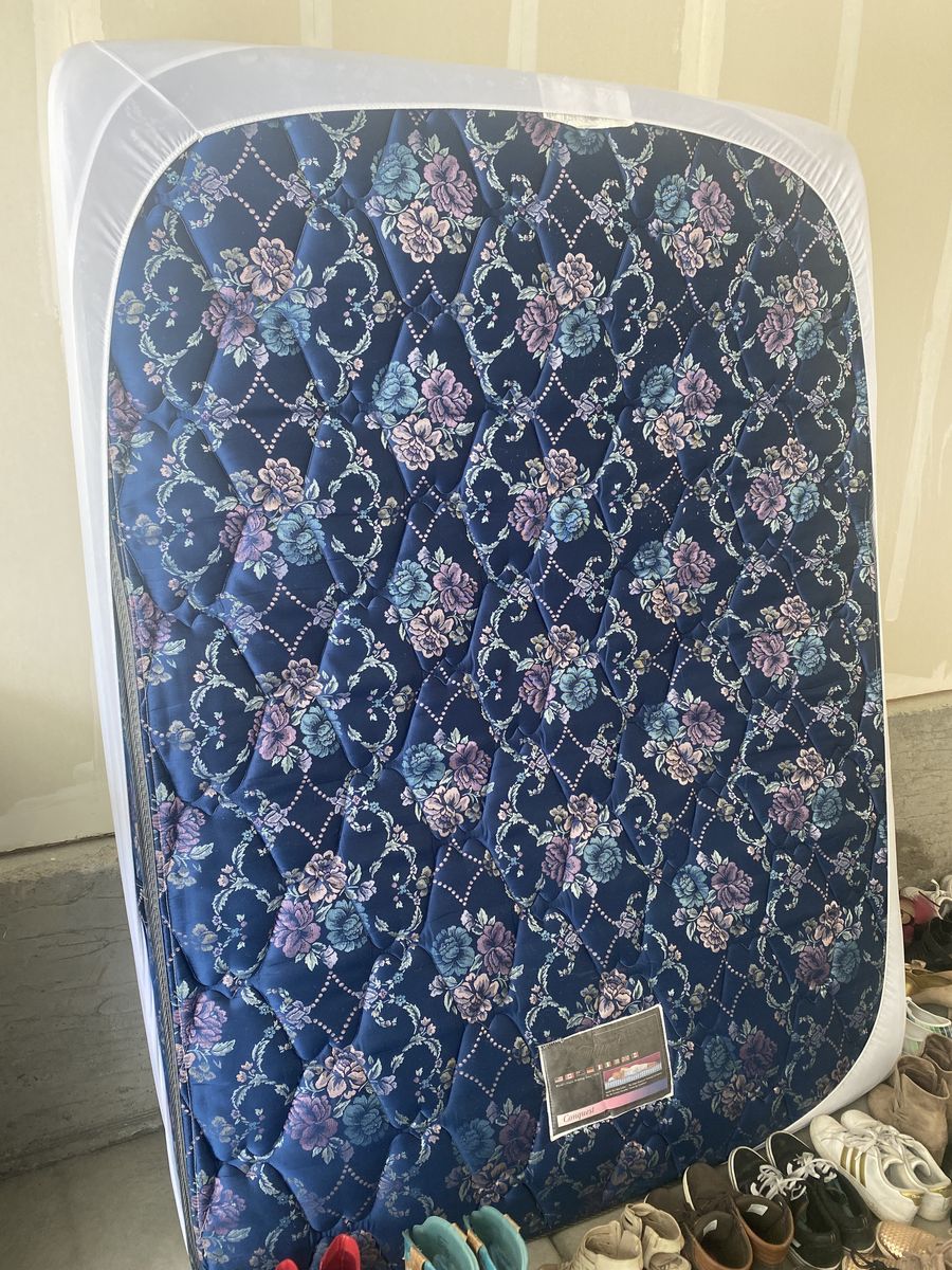 Queen Mattress (medium/firm)