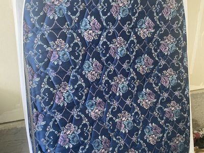 Queen Mattress (medium/firm)