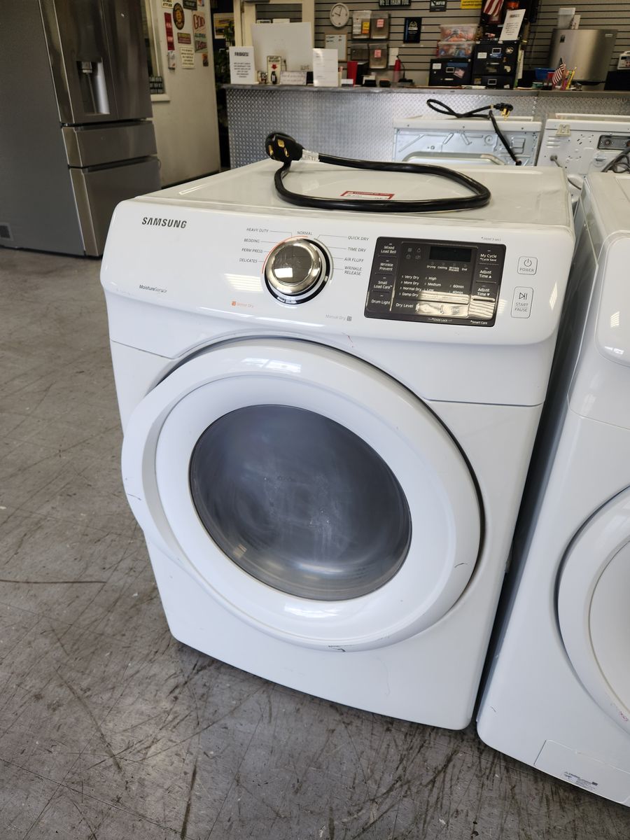 Samsung White Electric Front-Load Dryer with Moisture Sensor