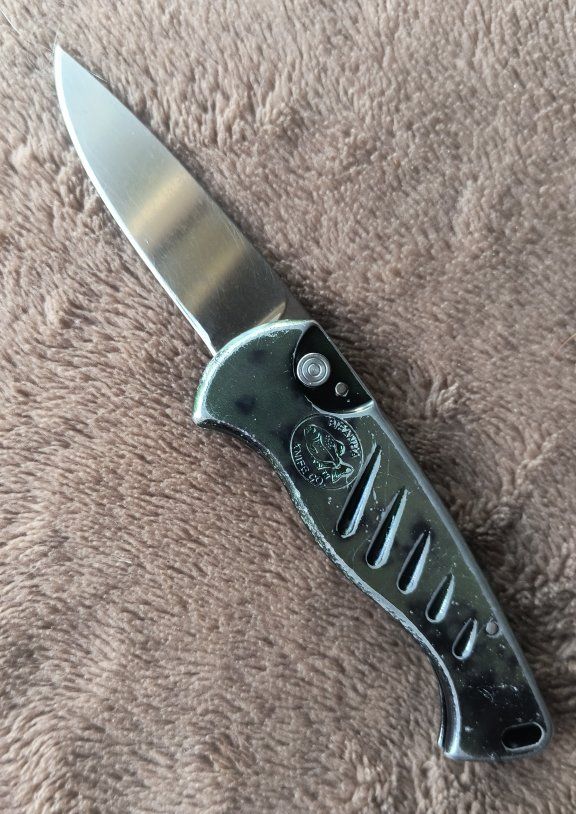 Piranha Fingerling small automatic knife