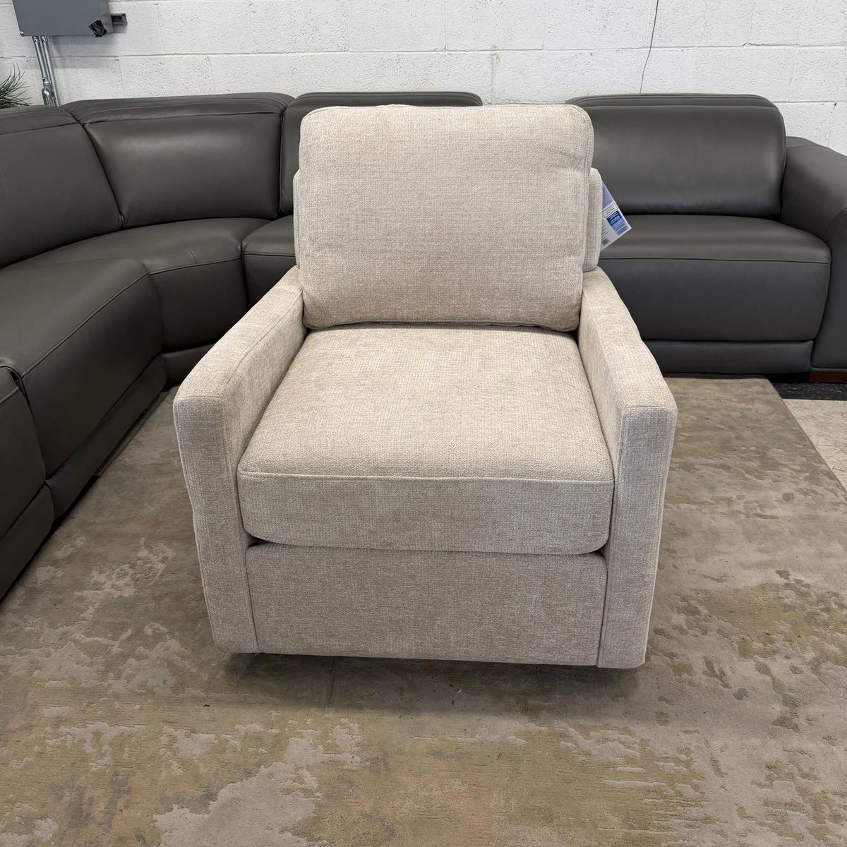 LIKE NEW!! COSTCO HENREDON MARLEY FABRIC SWIVEL ACCENT CHAIR!!