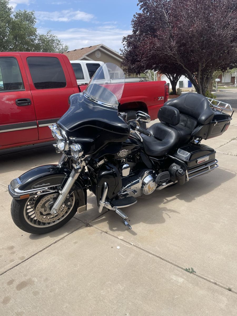2011 Harley-Davidson Electra Glide Ultra Classic - Black - 87,432 Miles