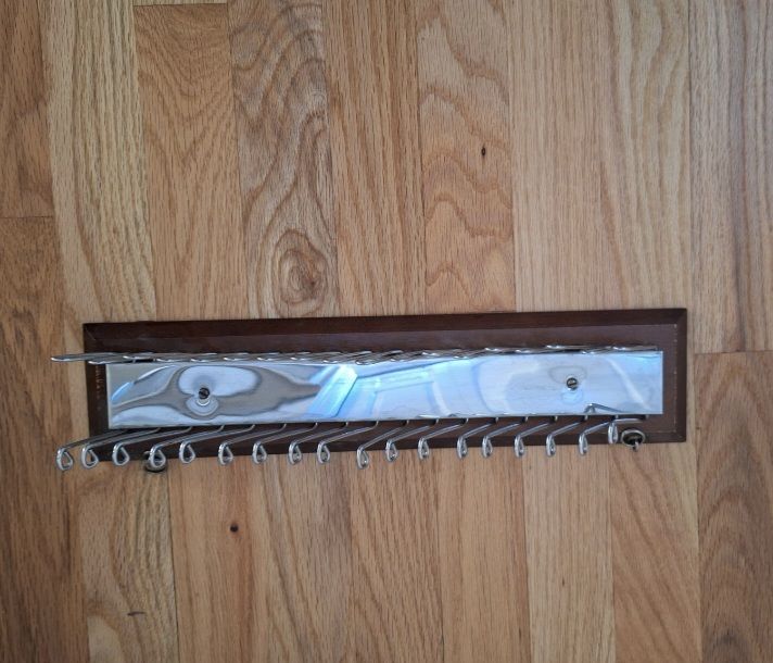 Vintage Neck Tie Holder - The Selectie tie. From the 60s.
