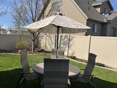 Patio furniture set from Leisure Living