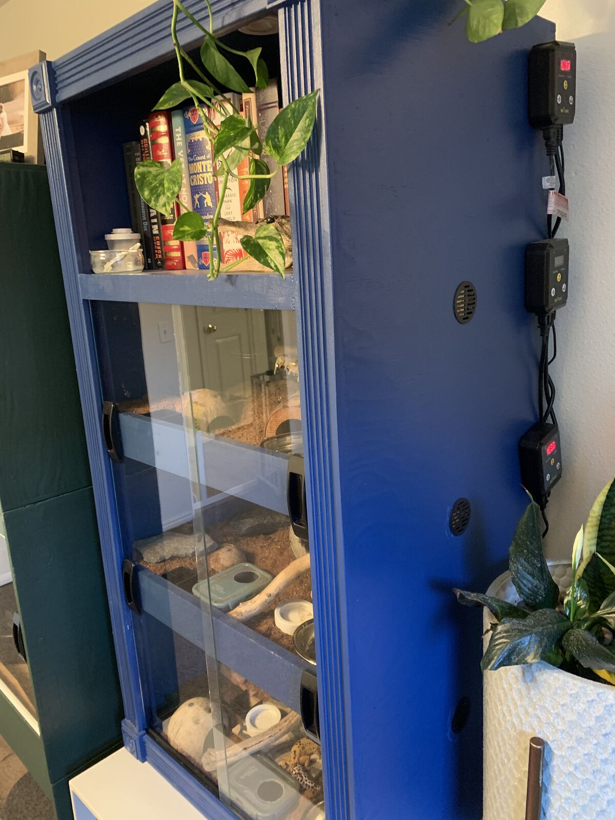 Three level enclosure 24x19x49