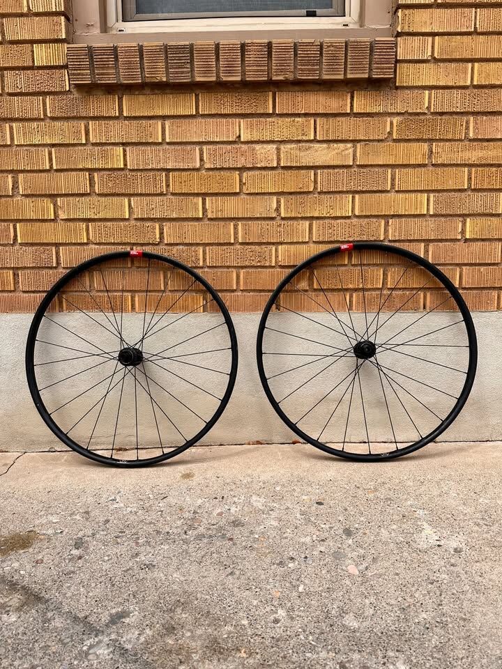 Reserve Carbon Wheels GR 22 Road and Gravel